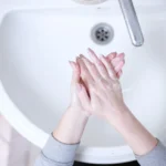 Sposoby noszenia i stylizacji lancyka krawatka